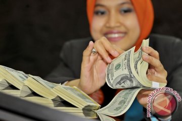 Dolar AS melemah tertekan data ekonomi suram