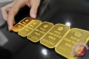 Harga emas turun tajam lagi-lagi karena dolar AS menguat