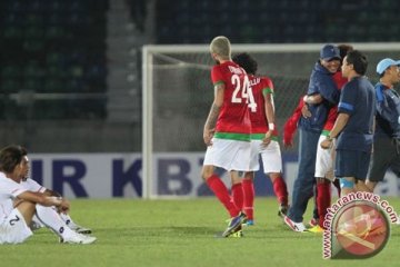 Timnas Indonesia disemprot air saat latihan