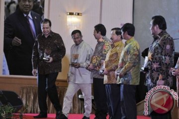 Johnny Darmawan dapat Antara Achievement Award 2013