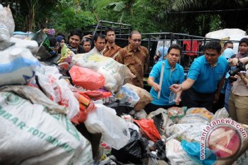 Pemkot Jakbar latih warga mengolah sampah