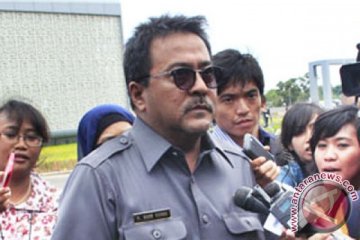 Rano Karno menangis