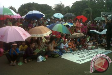 Upacara gereja di depan Istana Negara