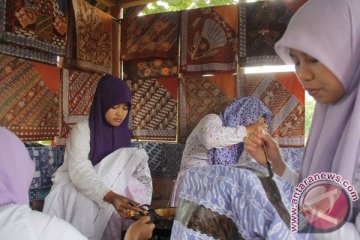 Kemenkop kembangkan program bantuan usaha KUKM batik