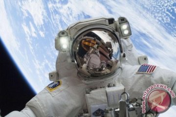 Astronot "joging" di langit selama delapan jam