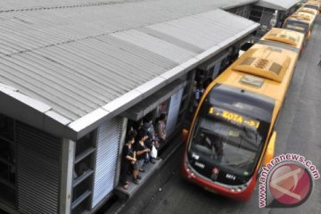 Sejumlah rute Transjakarta terganggu akibat banjir