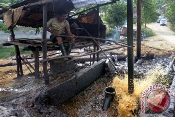 Harga minyak melonjak setelah produksi AS lebih rendah