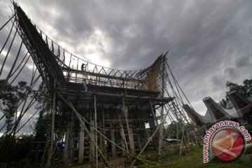 MEMBANGUN TONGKONAN