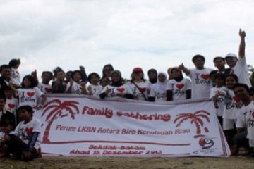 Family Gathering HUT ke-76 ANTARA/Joko Sulistyo
