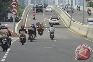 Polisi tilang 349 motor lintasi flyover Casablanca