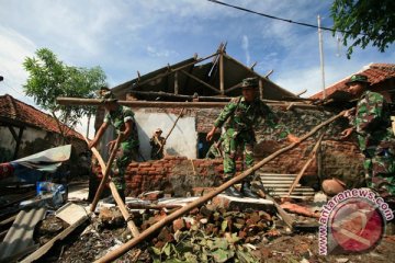 Empat rumah roboh diterjang puting beliung