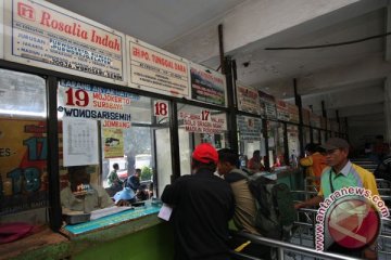 Pemudik masih datangi Terminal Lebak Bulus