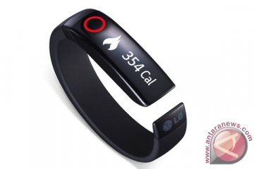 LG kenalkan Lifeband Touch dan Heart Rate Earphones