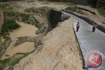 Warga di perbukitan diingatkan BPBD Lebak-Banten waspada longsoran