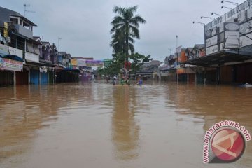 Dapur darurat didirikan untuk korban banjir Bekasi