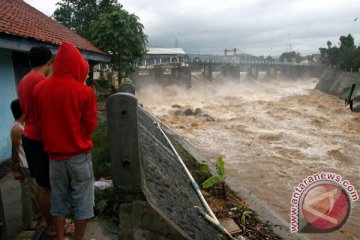 Aher: bahas banjir jangan musim hujan saja