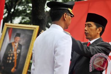 Jokowi lantik Walikota Jakarta Utara di Waduk Cincin