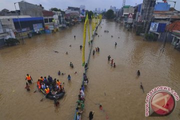 Luapan Ciliwung di Cawang, Kampung Melayu lampaui satu meter