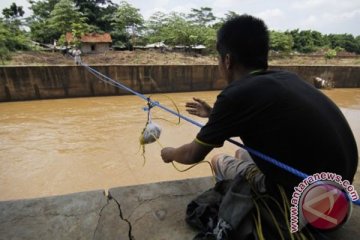 Menkokesra: pergunakan segala aset untuk atasi banjir