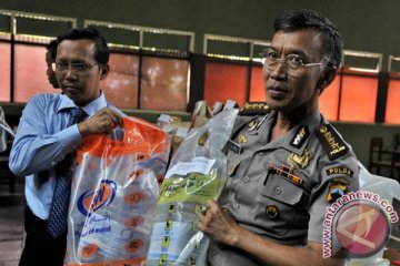 Ratusan galon zam zam palsu dimusnahkan