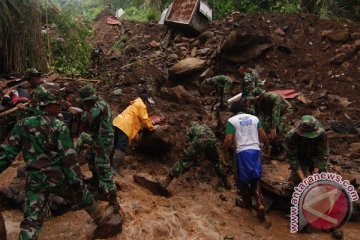 Pencarian korban longsor Tomohon dilanjutkan