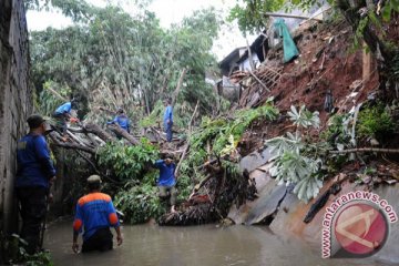 Sejumlah wilayah Depok longsor