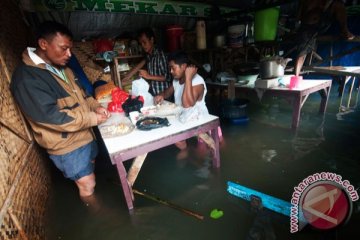 Pemkab Karawang ganti kerusakan rumah korban banjir