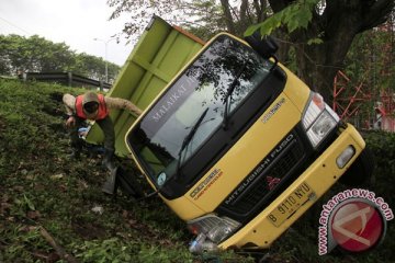 Dua tewas akibat truk terguling di Grobogan