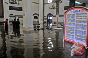 Banjir di Semarang, aktivitas Stasiun Poncol dihentikan