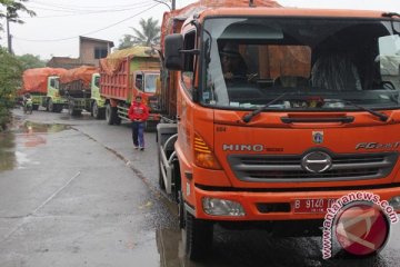 Warga Cileungsi tolak dilewati truk sampah Jakarta