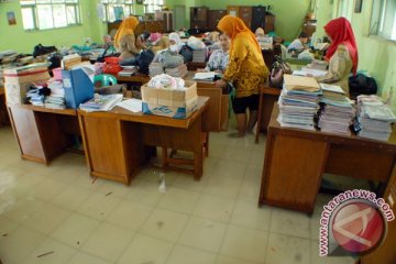 Sekolah dan persawahan di Kabupaten Tangerang-Banten terendam banjir