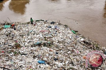 Sepuluh Sungai Bekasi tercemar