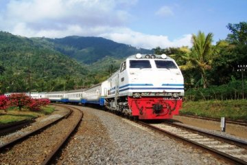 Stasiun Cirebon dipadati penumpang arus balik