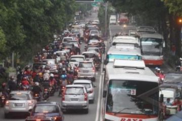 TERJEBAK MACET