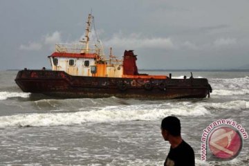 KAPAL TERDAMPAR