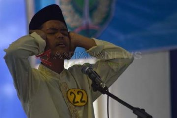 Pengertian dan hukum mengumandangkan adzan sebelum shalat wajib