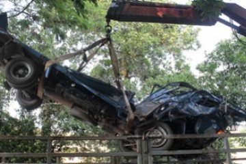 Muatan Trailer Timpa Truk/Joko Sulistyo