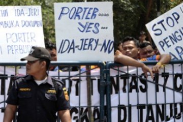 Porter Segel Bea Cukai/Joko Sulistyo