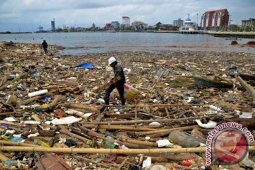  SAMPAH PANTAI LOSARI