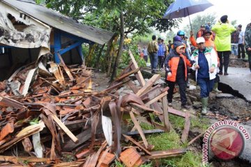 Wabup Bogor tinjau lokasi longsor