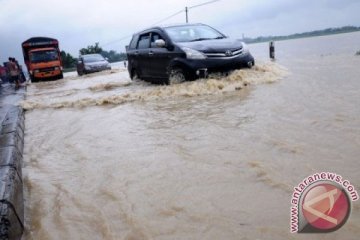 Ratusan rumah Karawang rusak akibat banjir