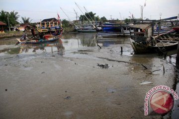 Penjelasan BMKG soal air laut surut di Pantai Karangantu