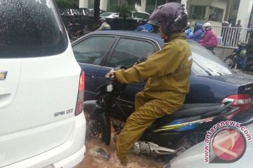 Kawasan Merdeka Selatan Jakarta dikepung banjir
