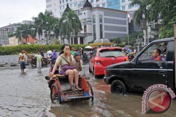 Jokowi: pengerukan saluran air untuk kurangi banjir