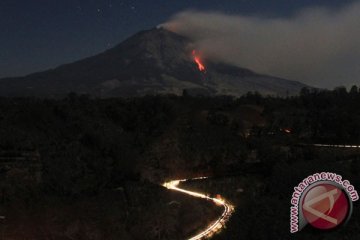 Gunung Sinabung meletus