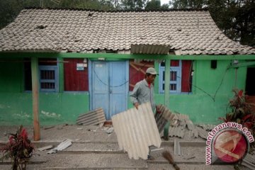 Kelud muntahkan abu hingga Selorejo, Malang