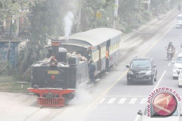 Solo berencana boyong sepur kluthuk TMII