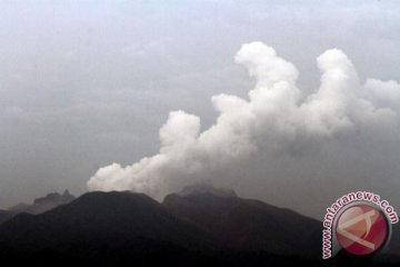 Lahar dingin Kelud mengalir ke Sungai Konto di Kediri 