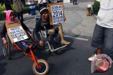 Sri Lestari keliling Indonesia dengan kursi roda