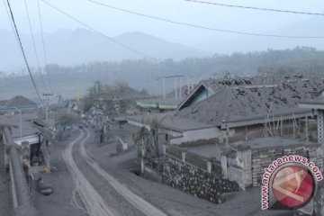 Akses jalan di Kota Batu-Jatim tertutup akibat longsor